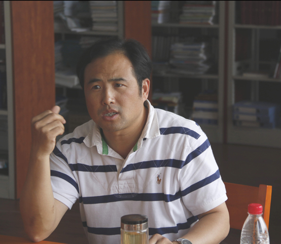 王培君副校长接受学生记者的采访